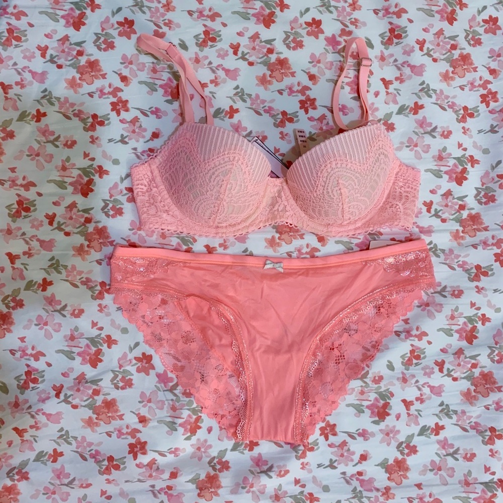 NWT. Victoria’s Secret Dream Angels set